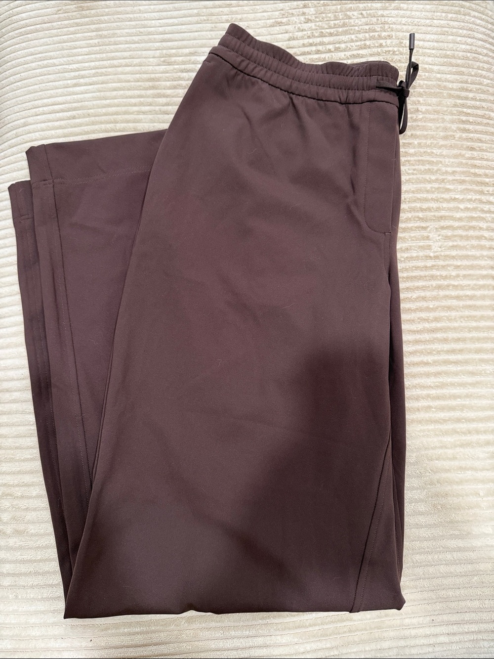 Lululemon Women’s Straight Leg Mid Rise Pant Luxtreme